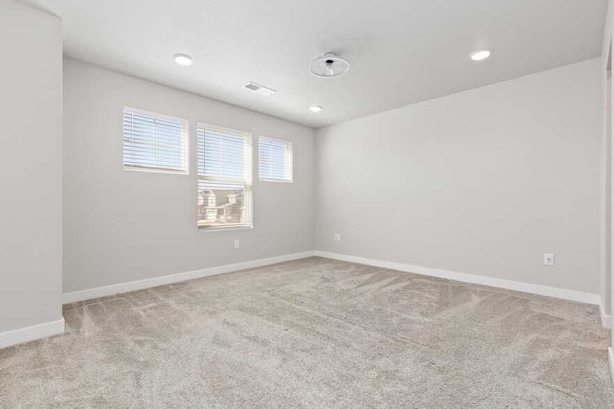 Building Photo - 958 Colorado River Ave
