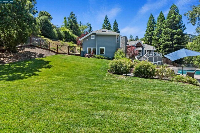 Building Photo - 2324 Saddleback Dr