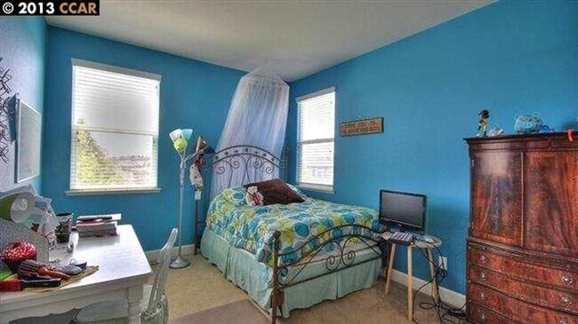 Building Photo - Gorgeous Contemporary Home with Many Luxur...