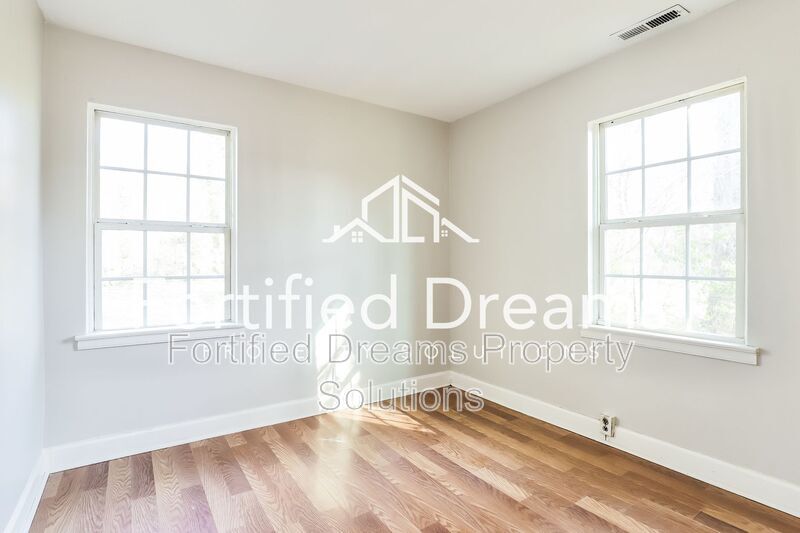 Building Photo - 3614 Yale Ave