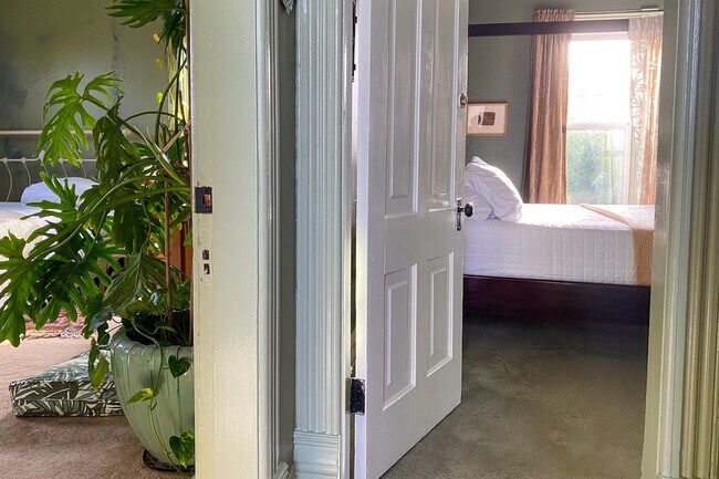 Building Photo - 1311 N Garden St