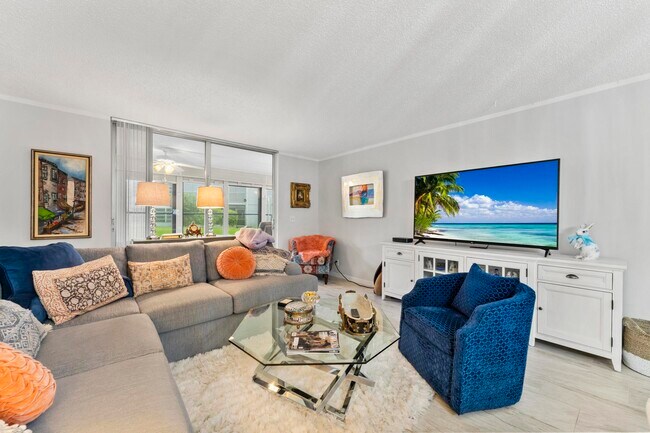 Building Photo - 6650 S Oriole Blvd