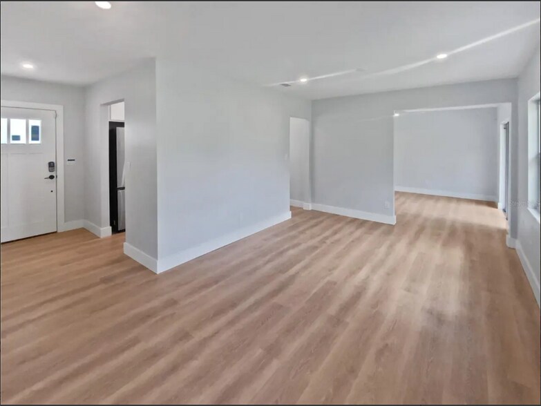 Building Photo - 7812 N 53rd St