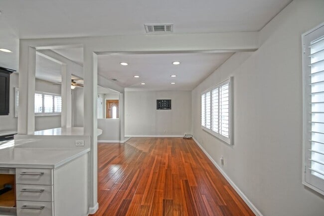 Building Photo - BEAUTIFULLY REMODELED, REDONDO HILLS HOME ...