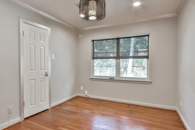 Building Photo - 4614 Maple St