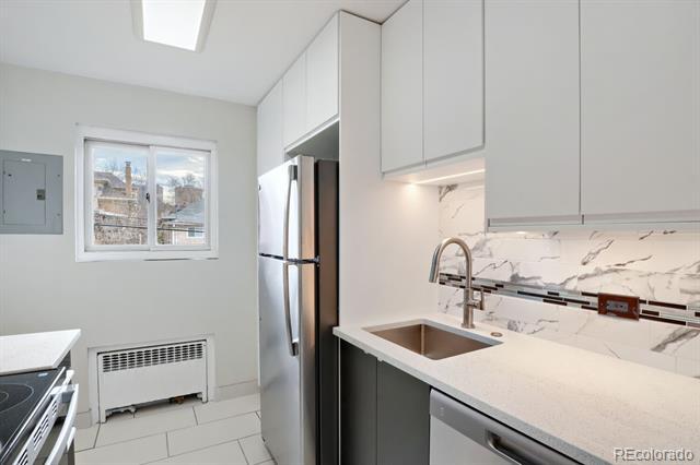 Building Photo - 422 S Clarkson St