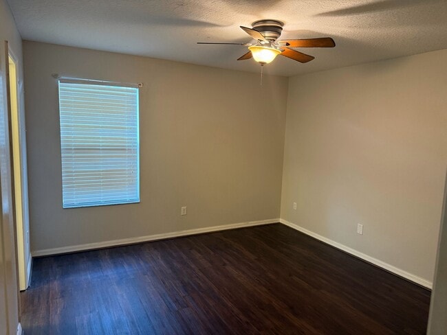 Building Photo - 1353 Karok St