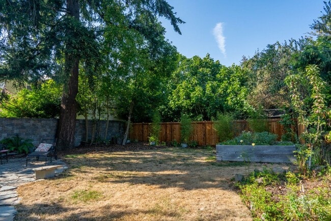 Building Photo - 4Bd/2Ba Seattle House