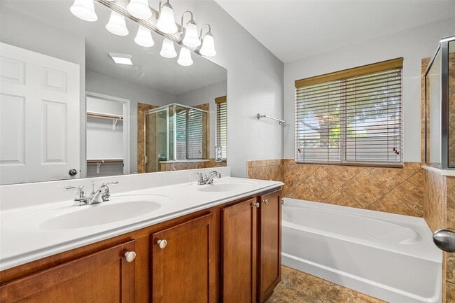 Building Photo - 2505 Rusk Ct