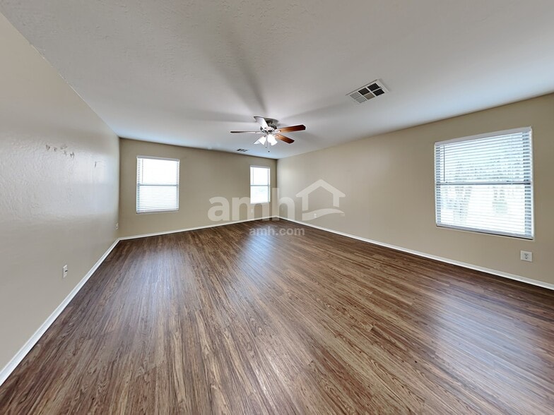 Building Photo - 8621 N 68th Ln