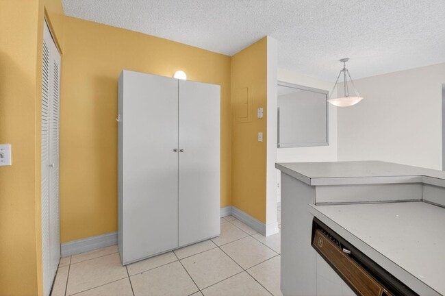 Building Photo - 7535 S Oriole Blvd