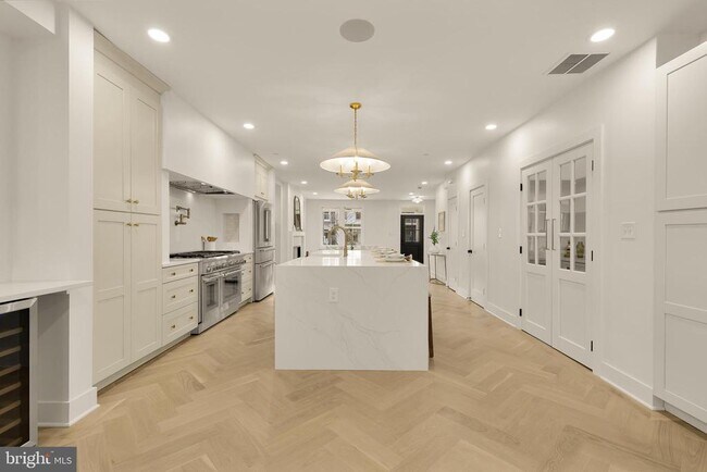 Building Photo - 1706 Bay St SE