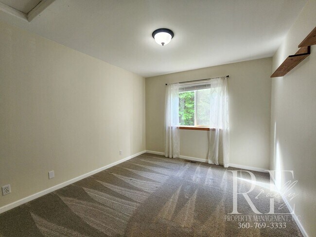 Building Photo - Forest-Edged Retreat with Pasture Access –...