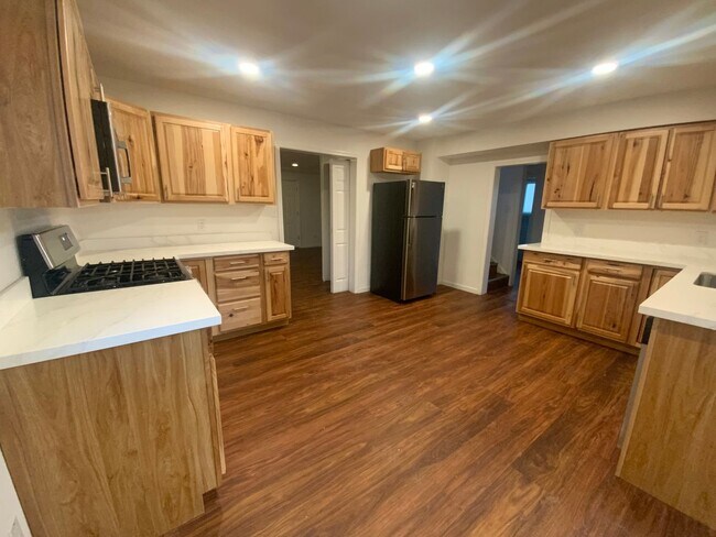 Building Photo - Beautiful Tacoma 4-Bedroom! Apply Today!