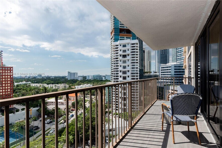 Building Photo - 1450 Brickell Bay Dr