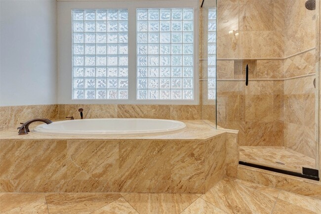 Building Photo - 5410 Valerie St