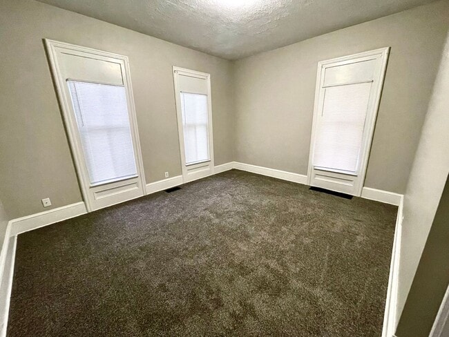 Building Photo - 650 W Ash St