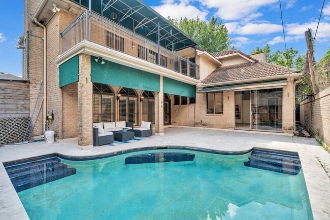 Building Photo - 2244 Sul Ross St