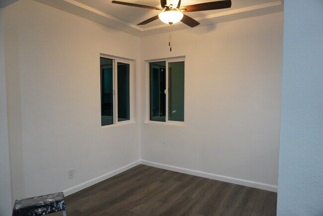 dining room area - 1425 Hauser Blvd