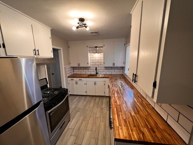 Building Photo - 1321 N 2nd Ave