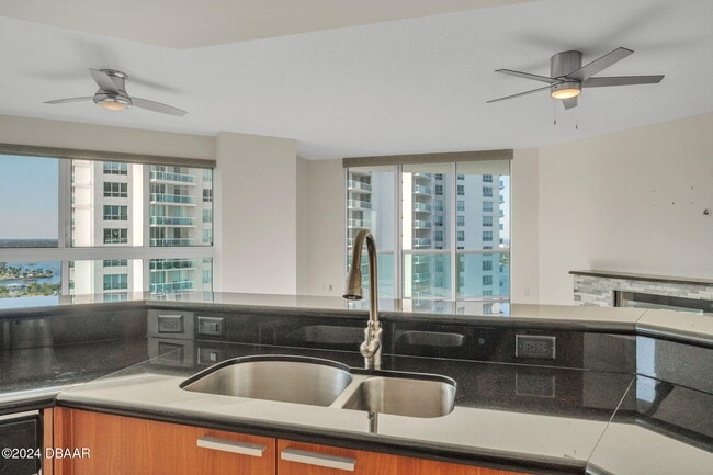 Building Photo - 231 Riverside Dr