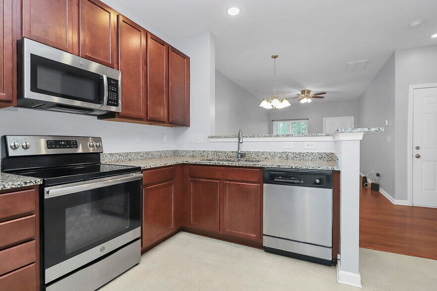 Building Photo - 11109 Pettus Ct