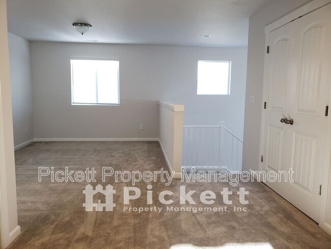 Building Photo - 4222 Andasio Loop SE