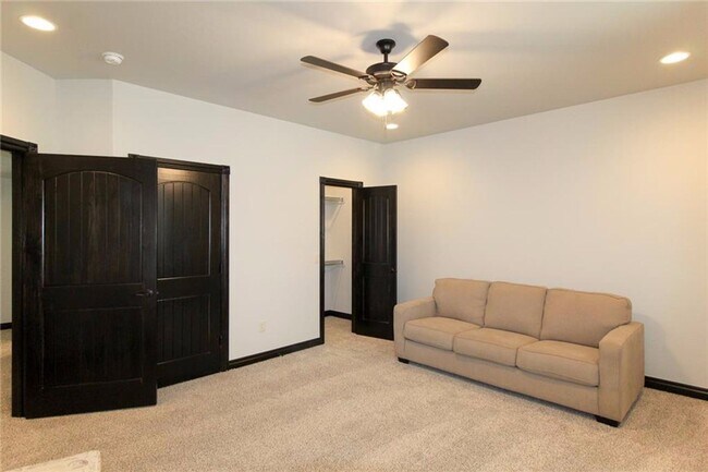 Building Photo - 4001 Sam Gordon Dr
