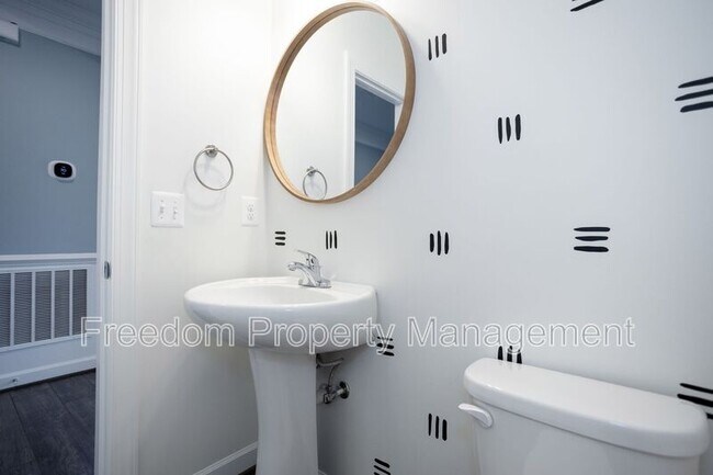 Building Photo - 2425 Morgans Point Dr