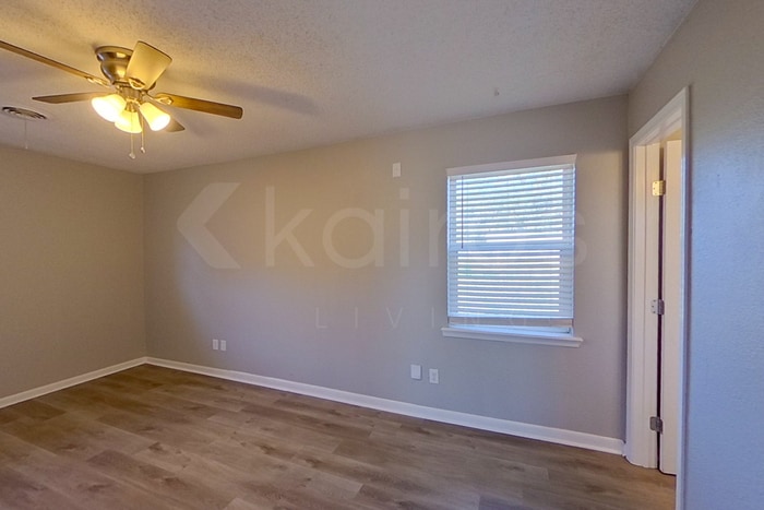 Building Photo - 3400 Teckla Blvd