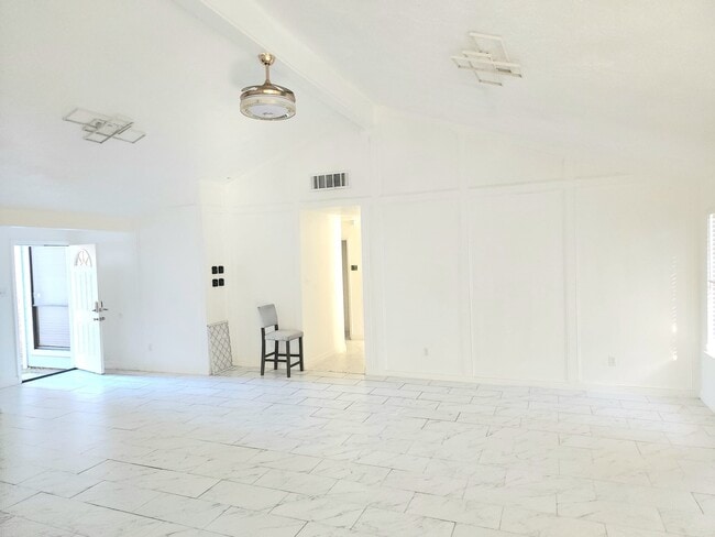 Building Photo - 3030 Shawnee Dr