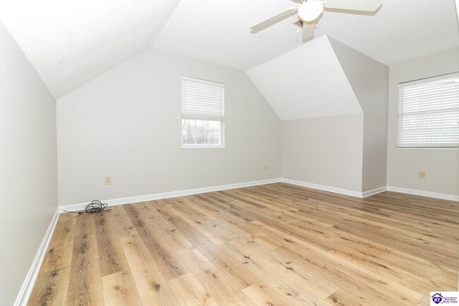 Building Photo - 214 Eagle Way