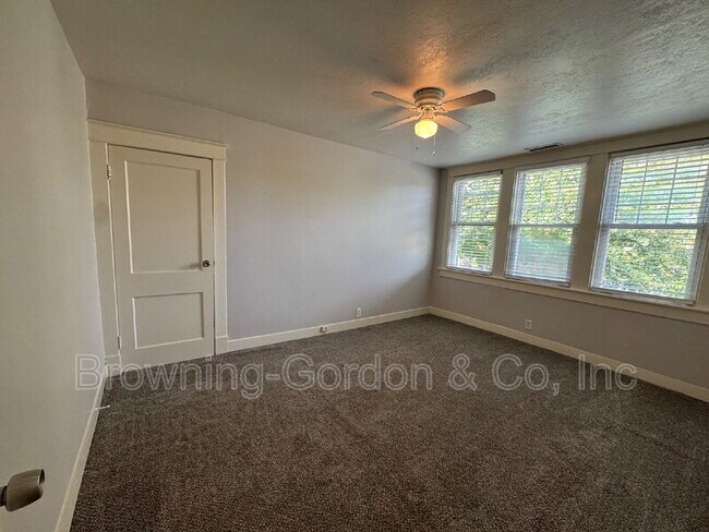 Building Photo - 1804 15th Ave S