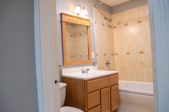 Building Photo - 6605 S Kimbark Ave