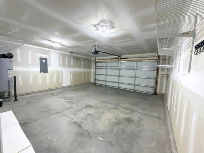Building Photo - 526 Leven Dr