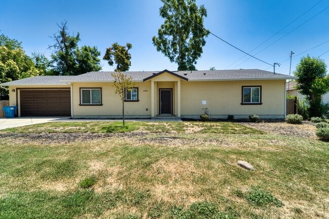 Primary Photo - Pet Friendly Home in Olivehurst!