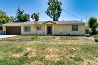 Building Photo - Like new home in Olivehurst