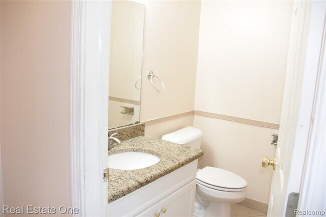 Building Photo - 40690 Bluesprings Ct