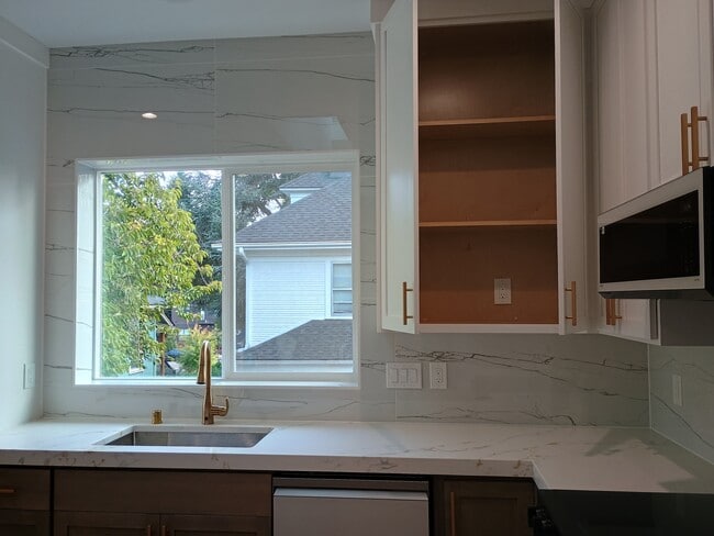 Building Photo - 1815 G St