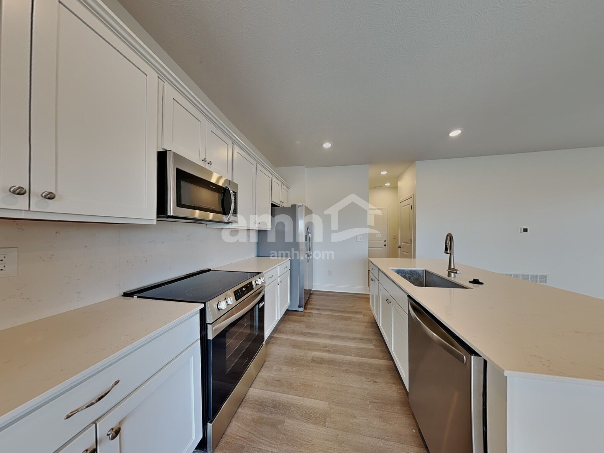 Building Photo - 9106 Henley Ave