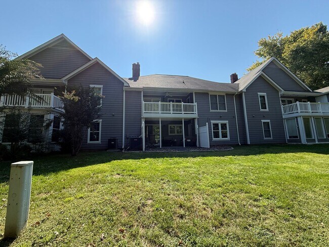 Building Photo - Spacious Two Bedroom, 2nd Floor Condo with...