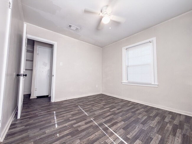 Building Photo - Cherokee Duplex