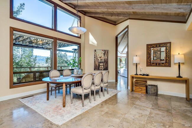 Building Photo - 522 Meadowood Ln