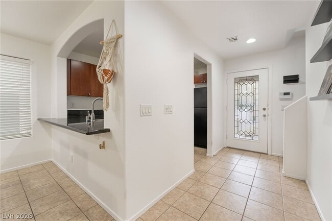 Building Photo - 9132 Gabardine Ave