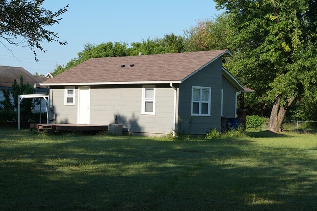 Building Photo - 405 S 60th W Ave
