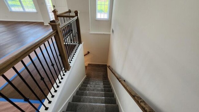Building Photo - 4 bed 3 bath 2 car garage all maintenance ...