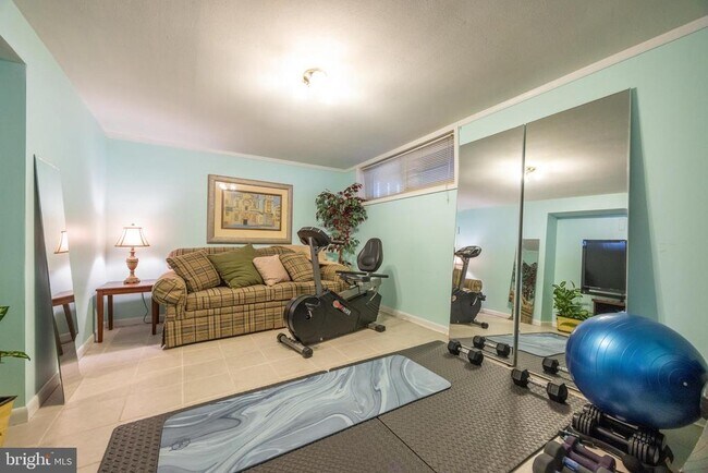 Building Photo - 120 Marta Dr