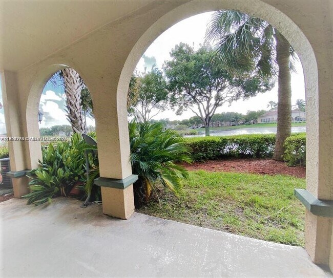 Building Photo - 2424 Centergate Dr