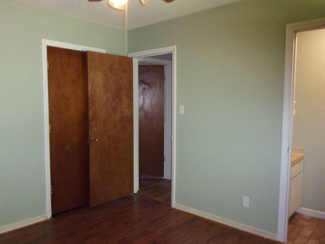 Building Photo - 3 Bedroom 1 1/2 Bath Home on 1 Acre in Newport