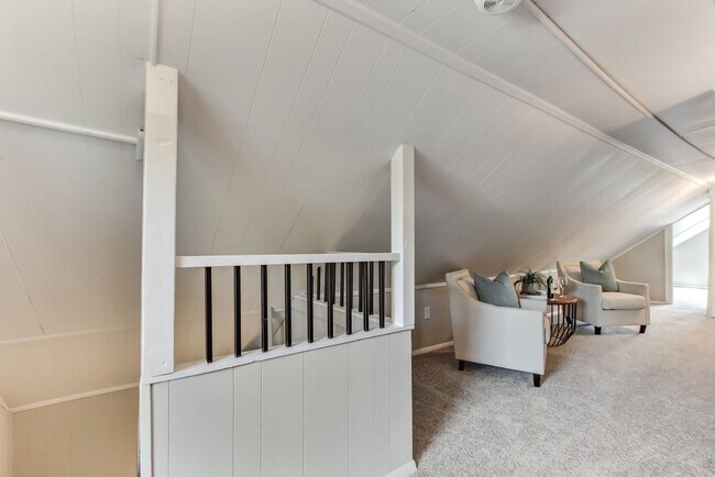 Building Photo - Charming historic home near downtown